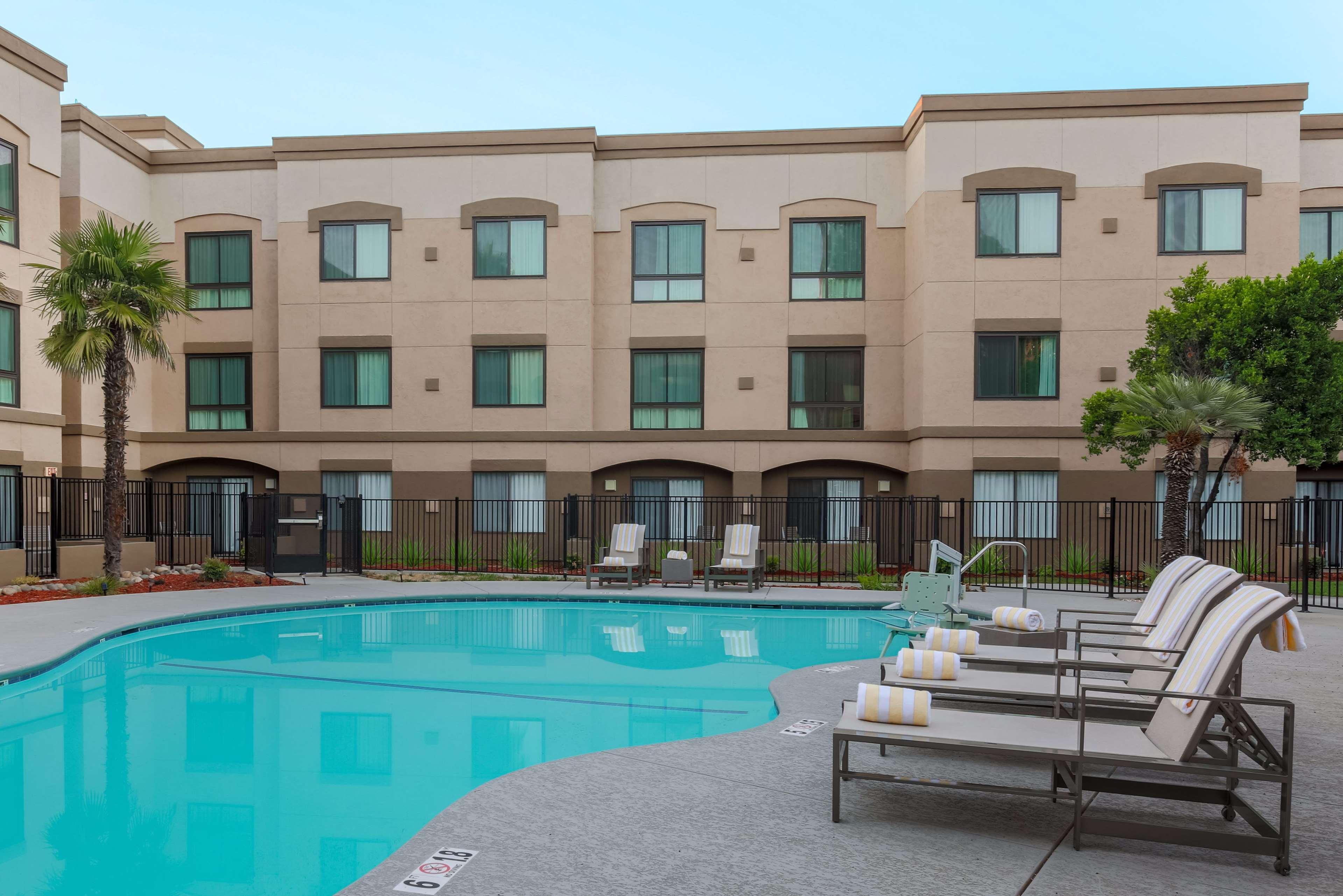 Doubletree Suites By Hilton Hotel Sacramento - ランチョ・コルドヴァ エクステリア 写真