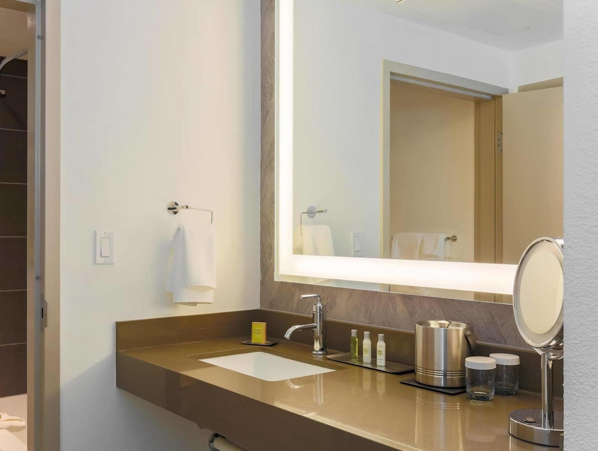 Doubletree Suites By Hilton Hotel Sacramento - ランチョ・コルドヴァ エクステリア 写真